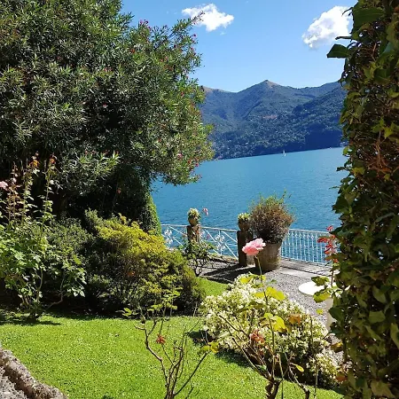 Lakeside Serenity 카라테우리오